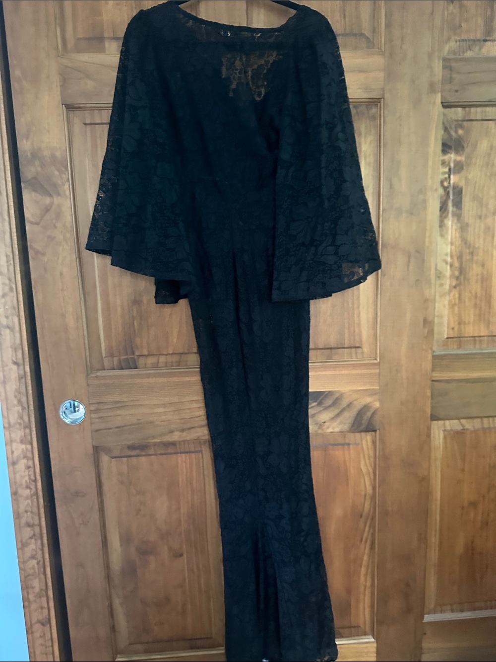 Elegant Black Lace Maxi Dress with Fluted Sleeves - Picture 4 of 4